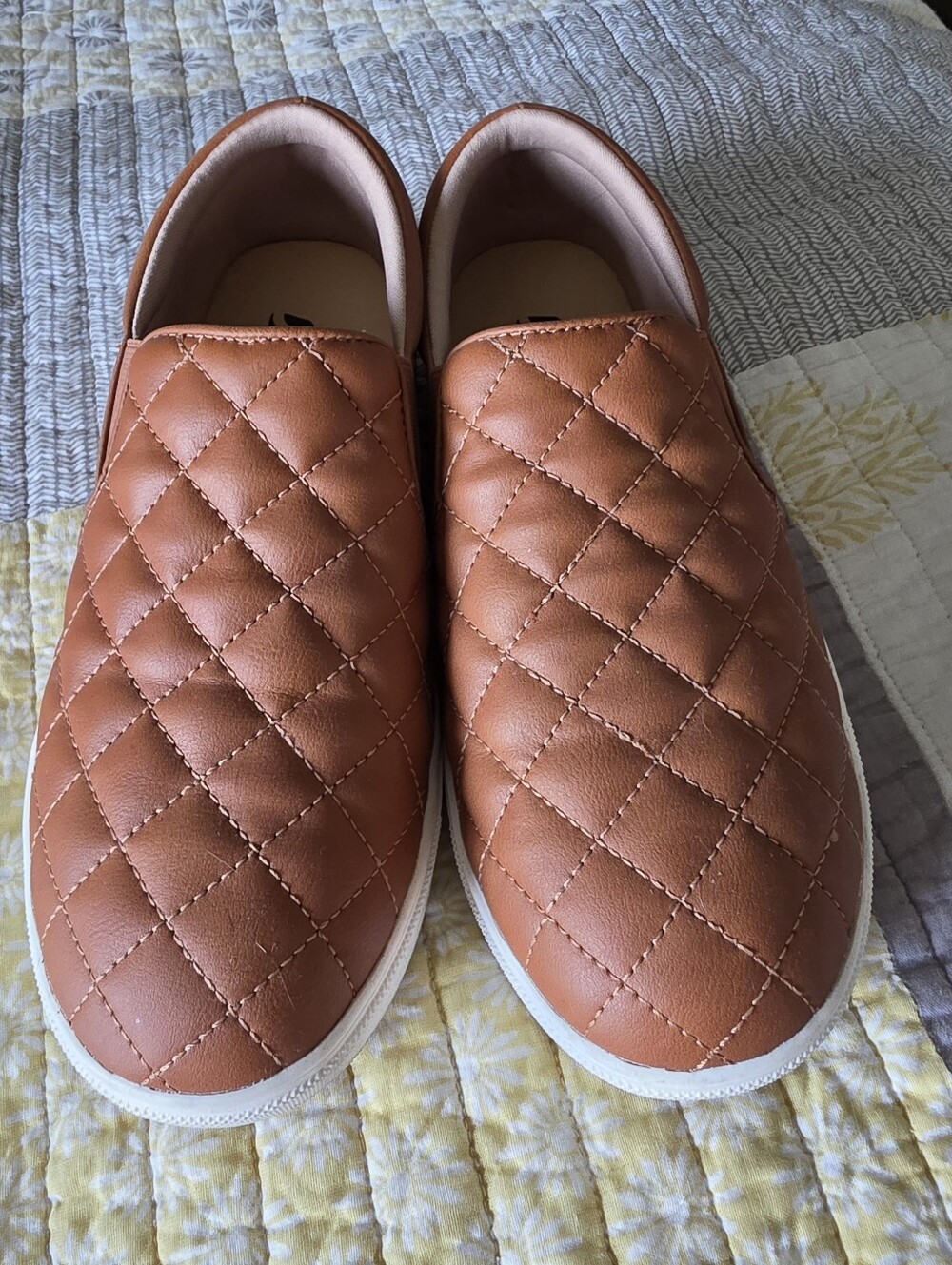 Quilted Slip-On Men's Casual Sneakers in Brown
